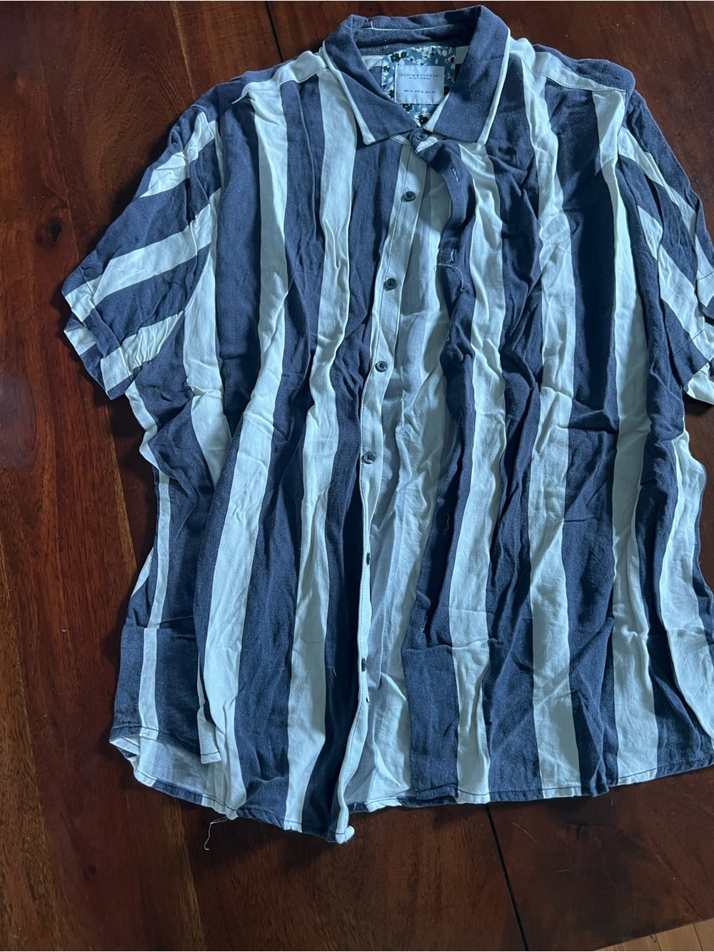 Men’s Navy and White Striped Button Down Short Sleeve |XL